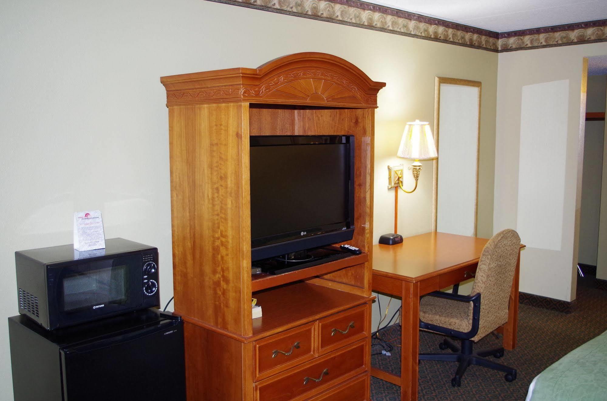 Americas Best Value Inn St. Louis Downtown Exterior photo
